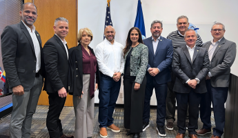 From left to right: Omar Castellanos, Erik Moncayo, Giomar González, Oscar Andrade, Suzanne Lemaitre, Fabricio Muñoz, Jorge Wellmann, Luis Bernardo Benjumea, and Luis Renella.